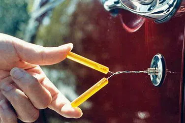 Community Locksmith Store Issaquah, WA 425-492-9196 - broken-key-extraction