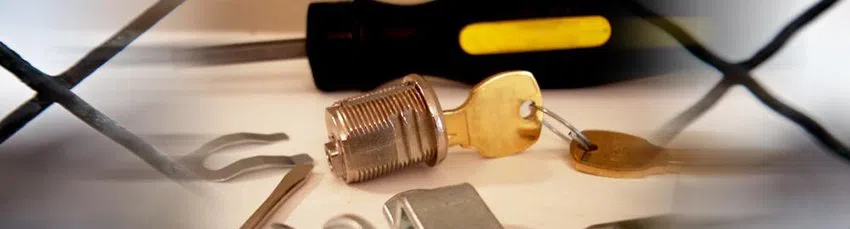 Community Locksmith Store Issaquah, WA 425-492-9196 - changing-locks